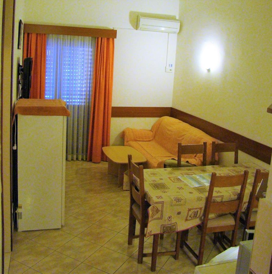 Apartments Lavica Podstrana Luaran gambar