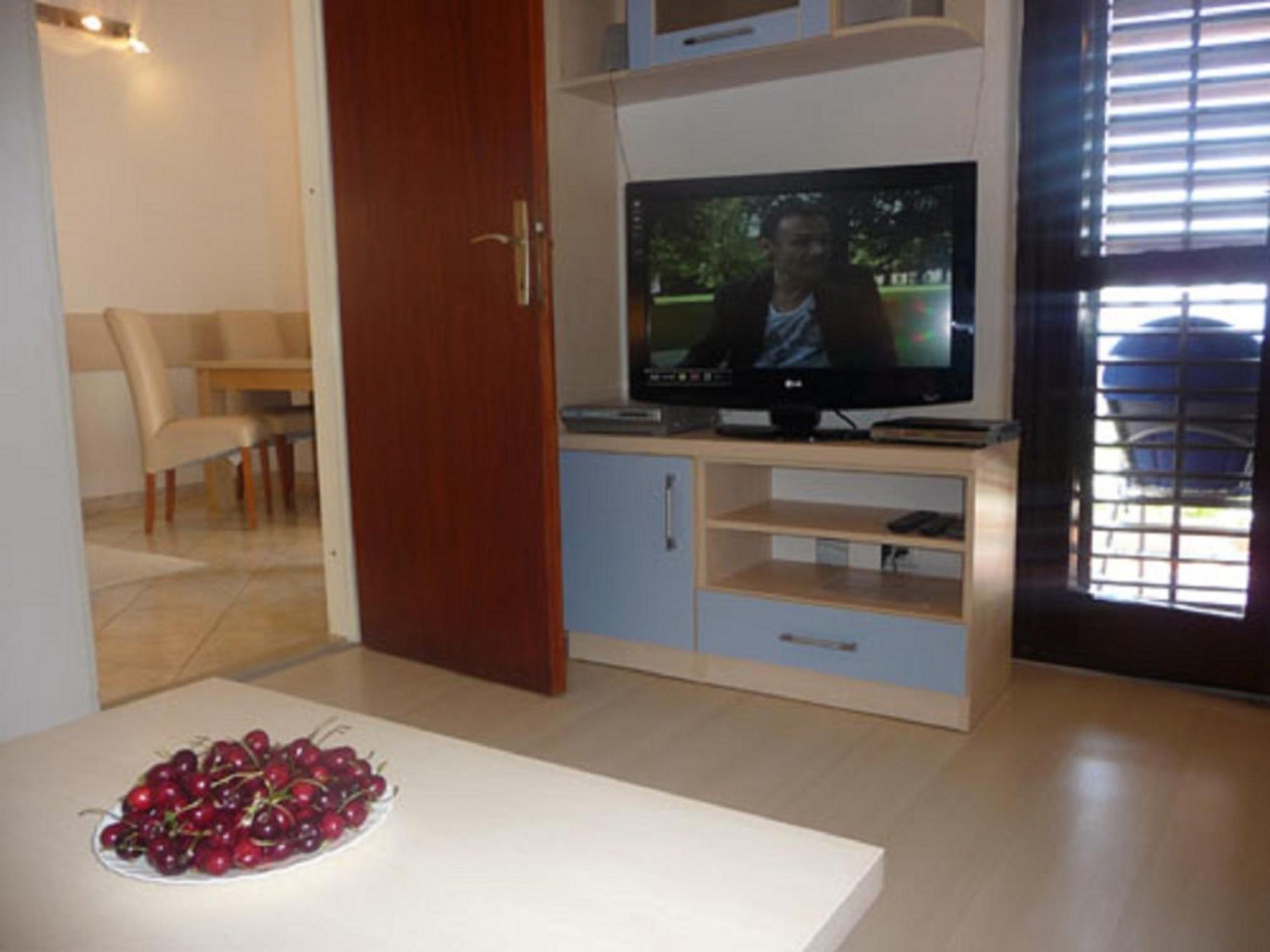 Apartments Lavica Podstrana Bilik gambar