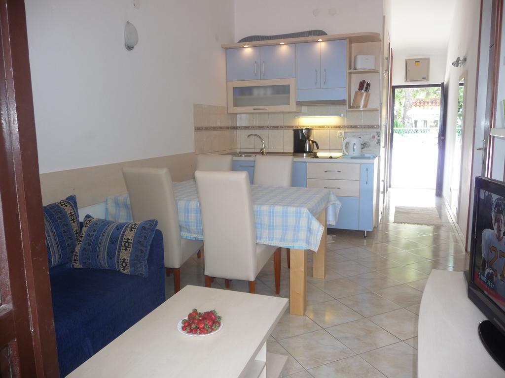 Apartments Lavica Podstrana Bilik gambar