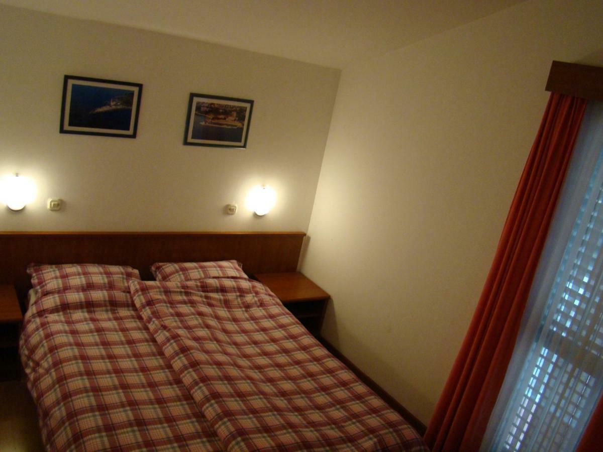 Apartments Lavica Podstrana Luaran gambar
